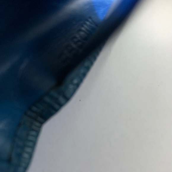 Louis Vuitton Bifold Wallet in Epi Leather - Picture 5 of 5